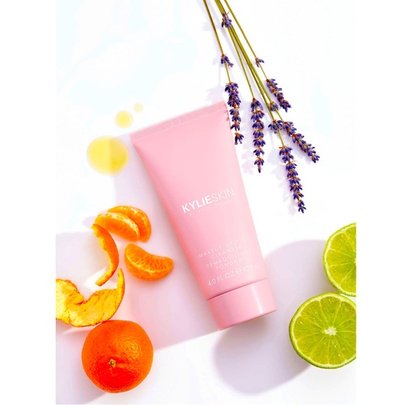 Kylie - Makeup Melting Cleanser 120ml - Picture 3 of 4
